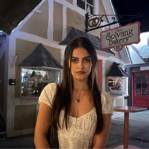 Meet your Posher, Chanel